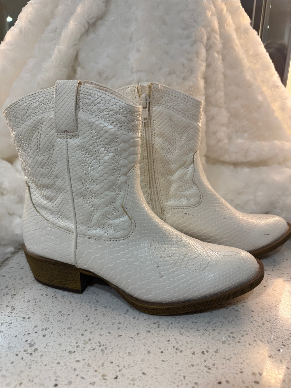 Coconuts by Matisse White Textured Western Cowboy Boots Booties